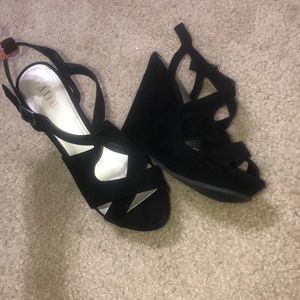 Black shade wedges